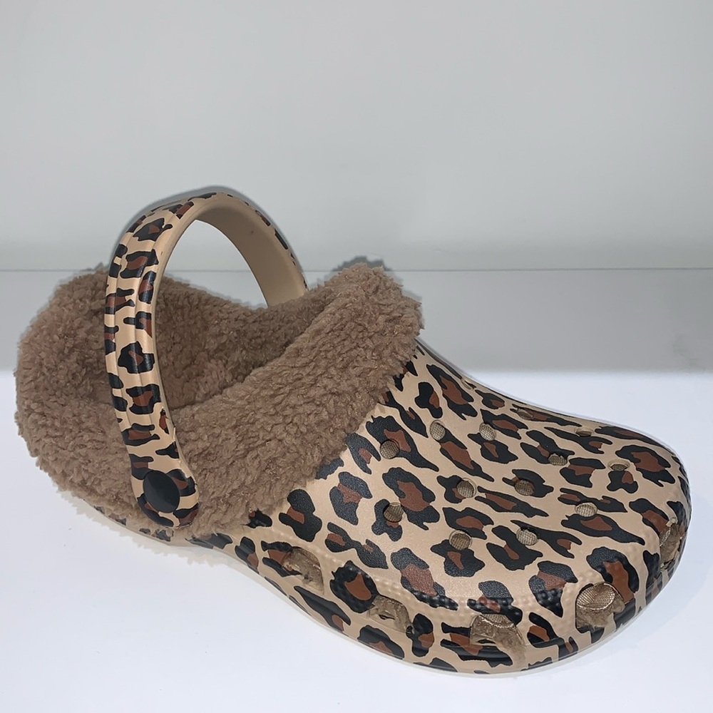 LEOPARD CLOGS WITH FUR